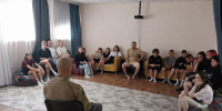 Ветеран СВО рассказал детям о фронтовых буднях и силе писем с Родины - Заинск-информ